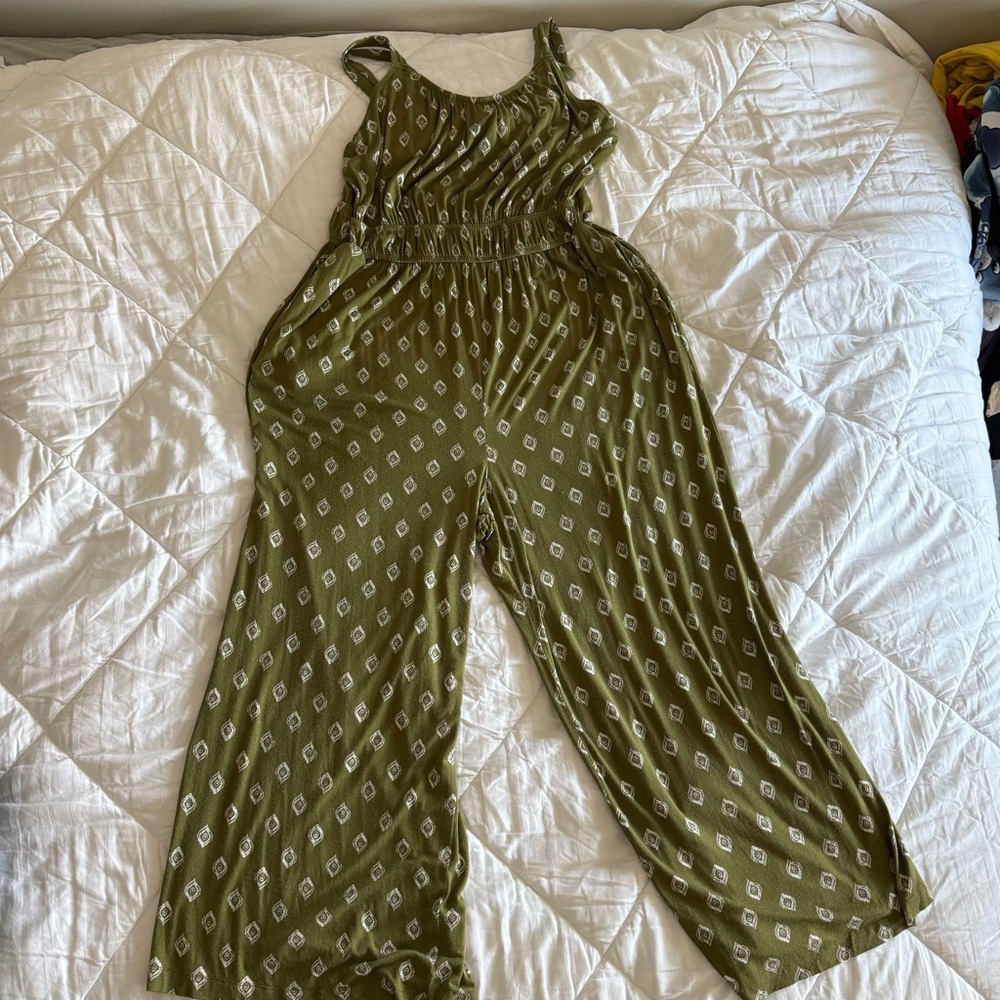 Lane Bryant Green Sleeveless Jumpsuit With Geometric White Design. Size 18/20.